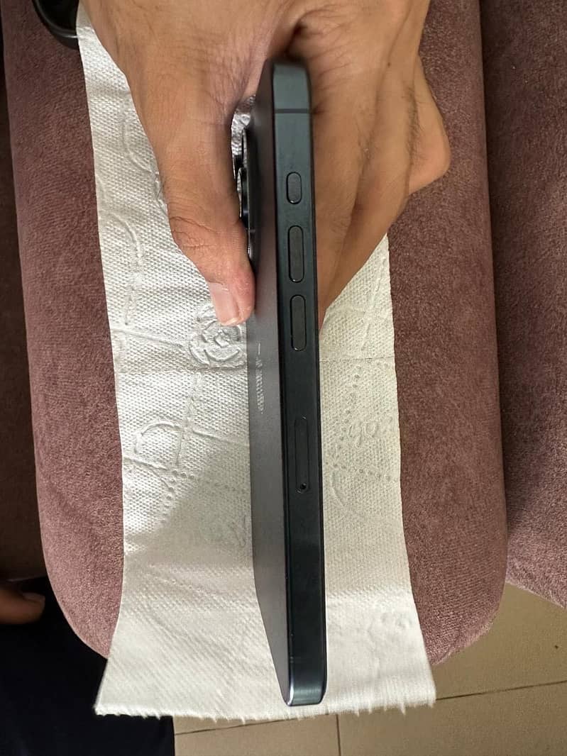 Apple iPhone 15 Pro 2