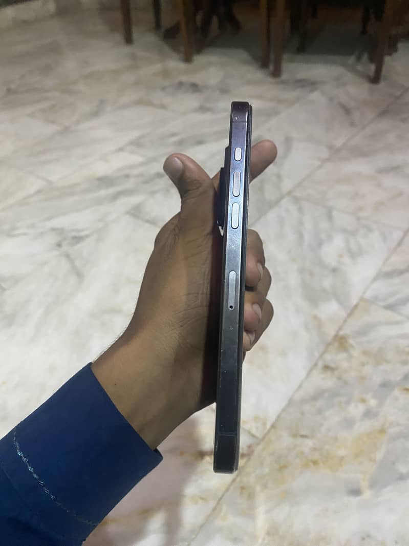 iPhone 15 pro max 4
