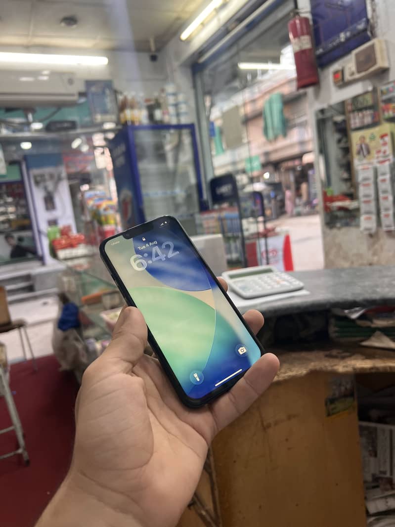Apple iPhone 13 sim time remaining 1