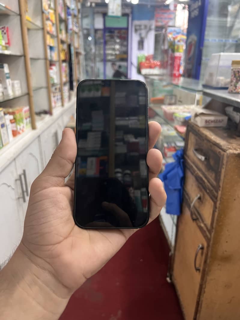 Apple iPhone 13 sim time remaining 4