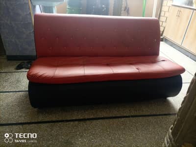 Sofa in good condition 03115954093