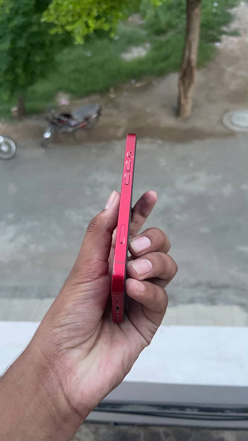 Apple iPhone 13 2