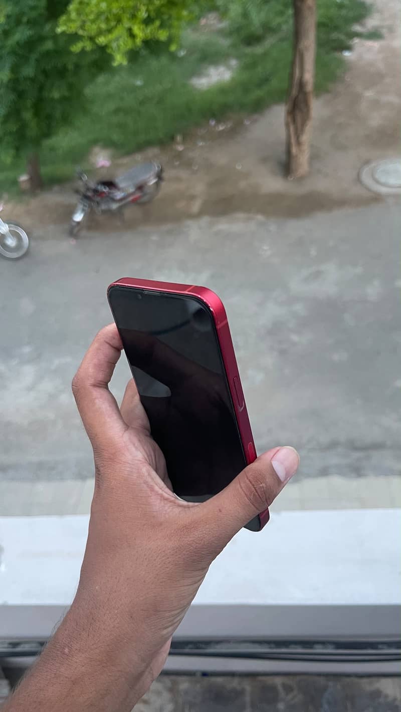 Apple iPhone 13 4