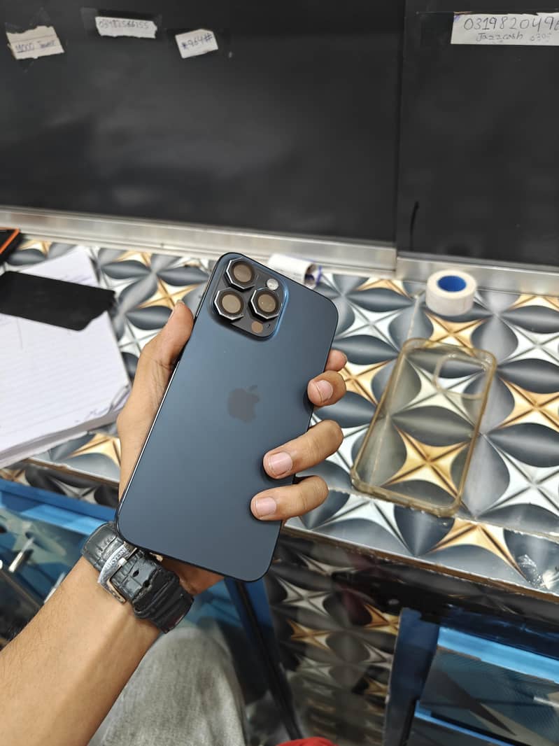 Apple iPhone 15 Pro Max 3