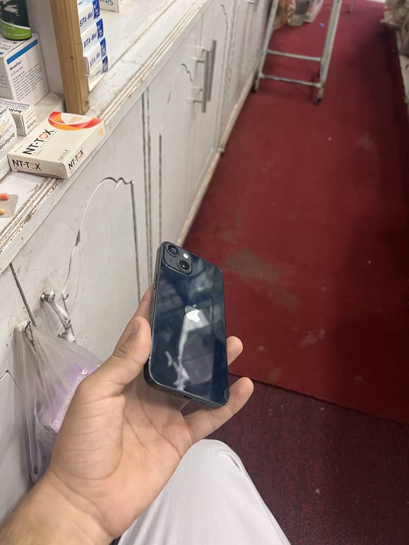 Apple iPhone 13 2