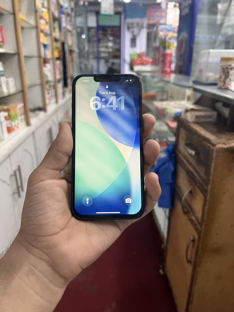 Apple iPhone 13 5