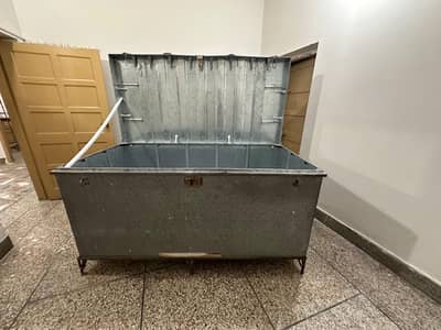 steel trunk petti