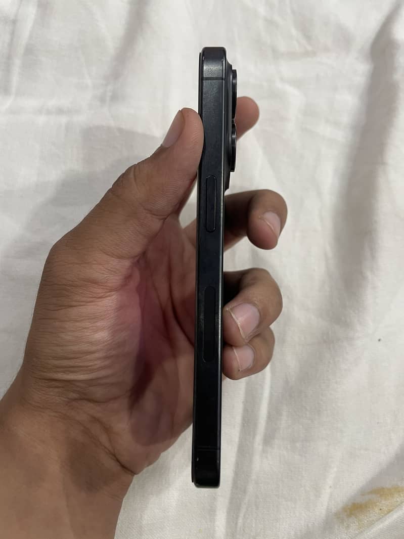 Apple iPhone 15 Pro 3