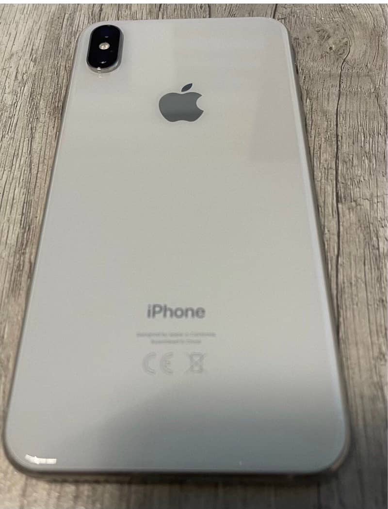 Apple iPhone Xs Max 0