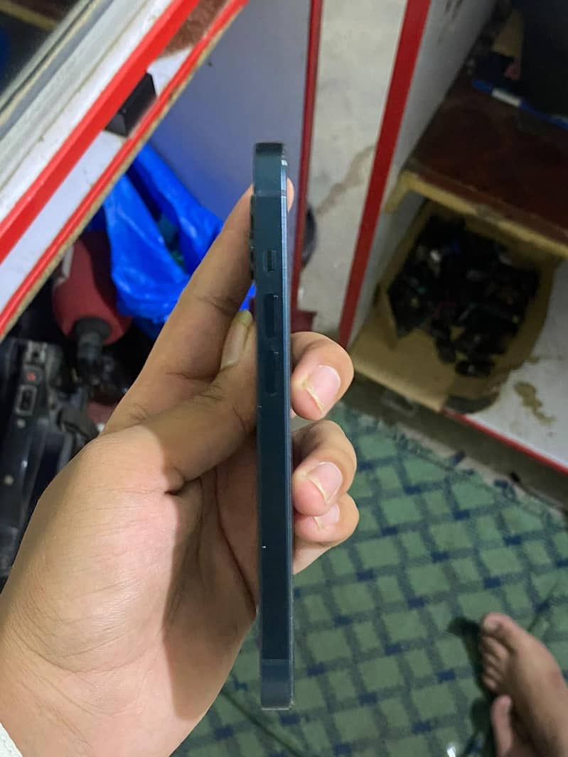 Apple iPhone 14 3