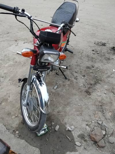 Total orgnel bike ha koi kam ni hony wala dono tayer zero