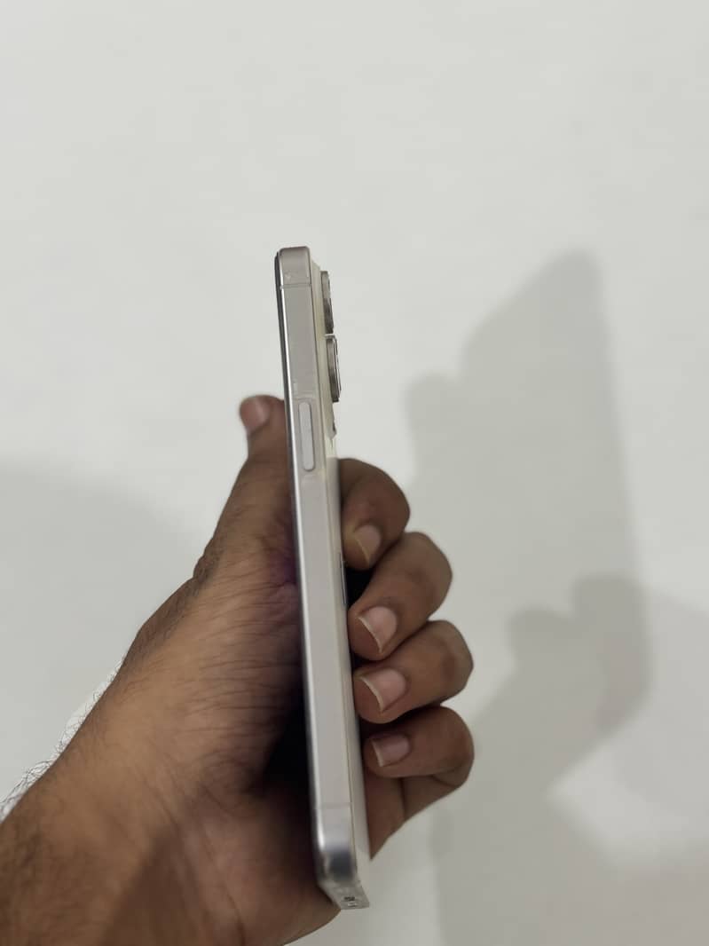 Apple iPhone 15 Pro Max 4