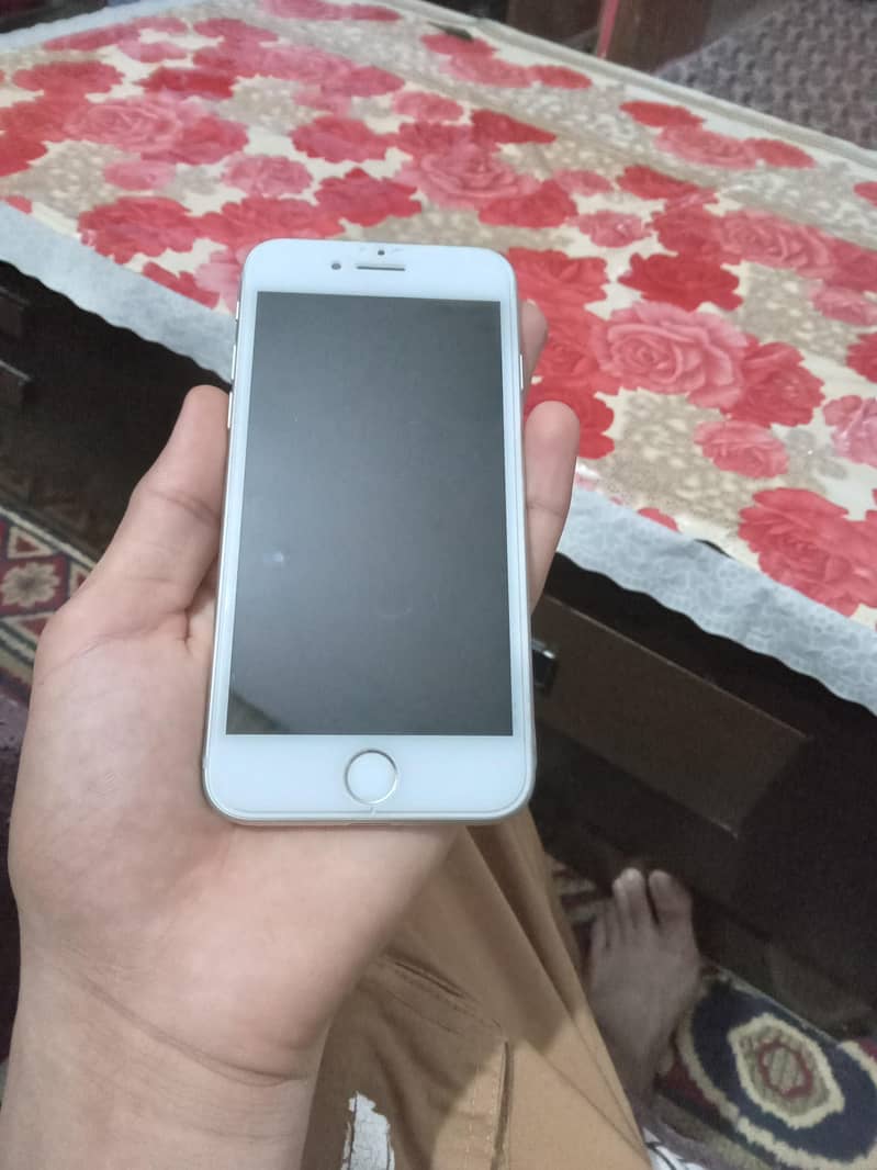 Apple iPhone 7 0