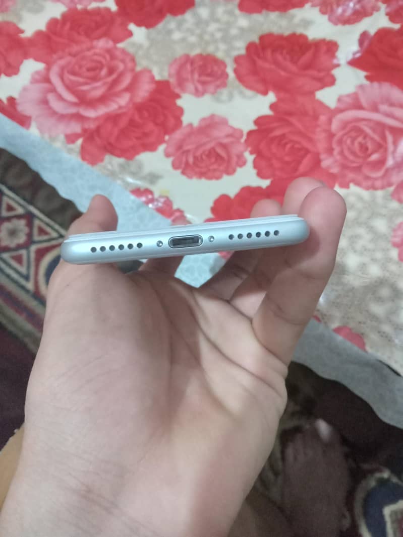 Apple iPhone 7 2