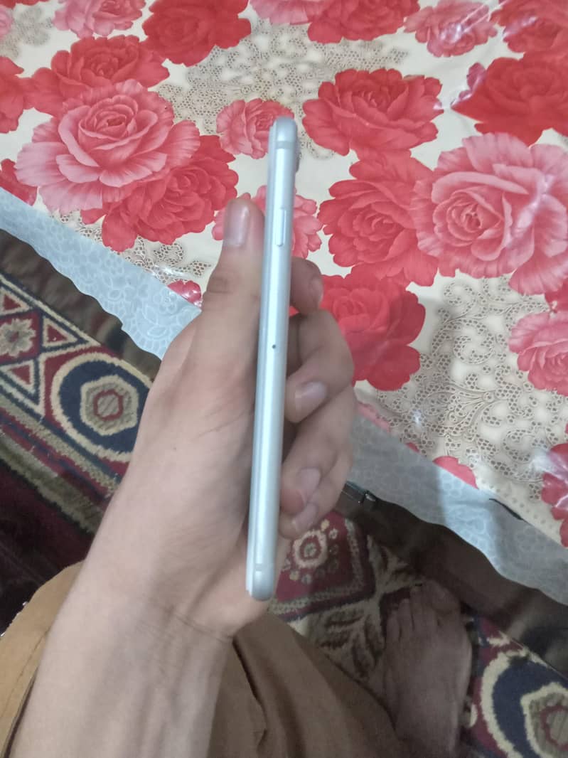 Apple iPhone 7 3