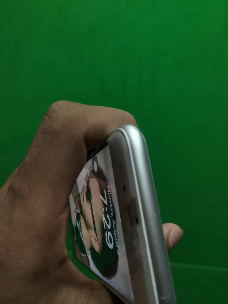 Apple iPhone 8 1