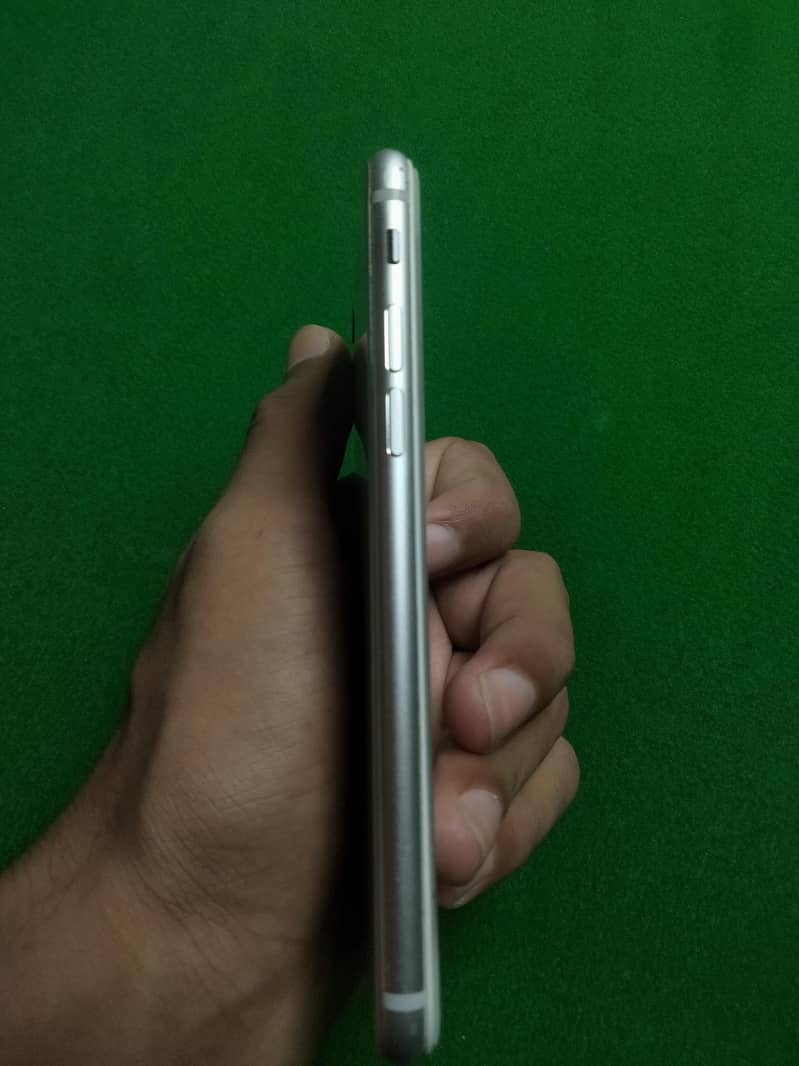 Apple iPhone 8 3