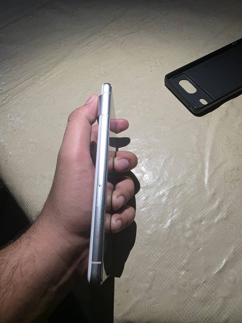 Google Pixel 7 4