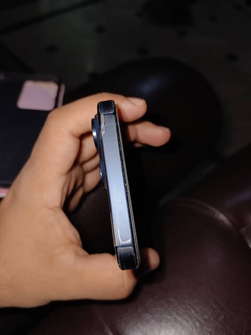 Apple iPhone 15 Pro Max 3