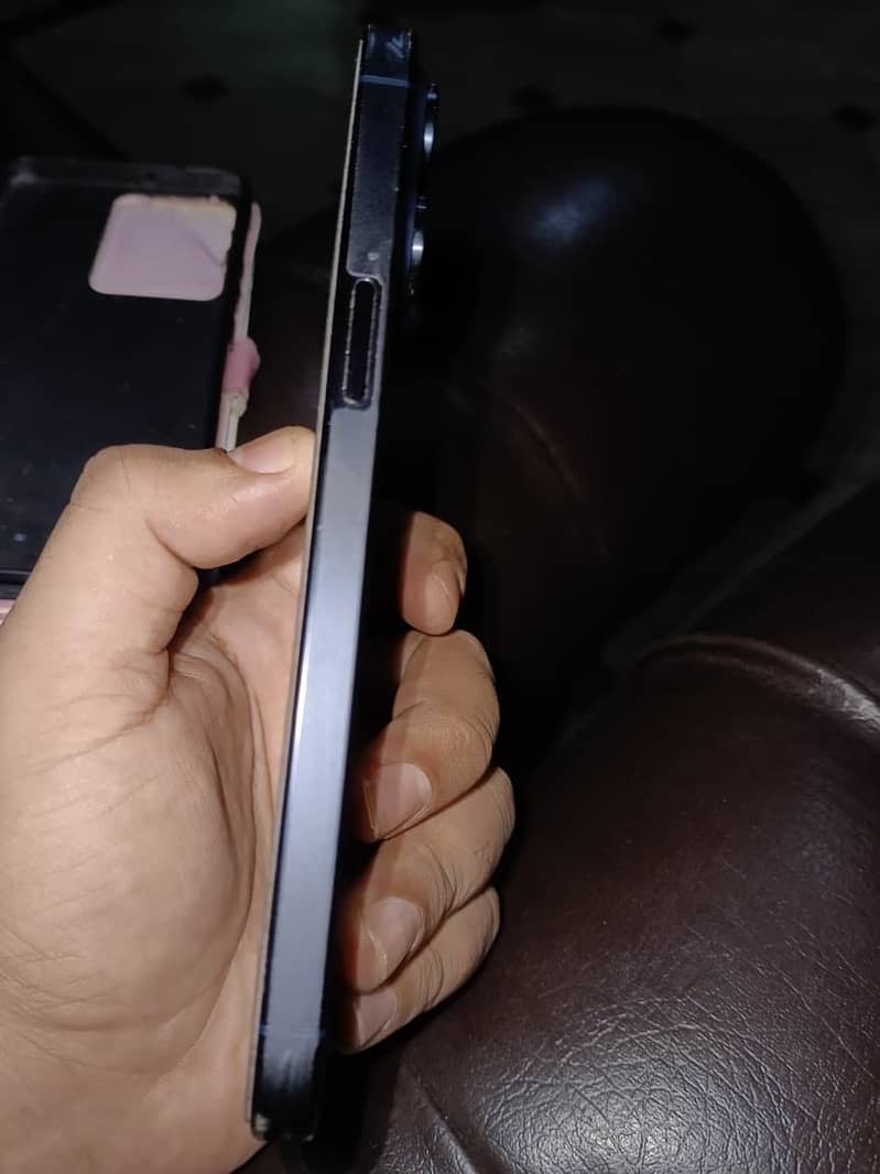 Apple iPhone 15 Pro Max 4