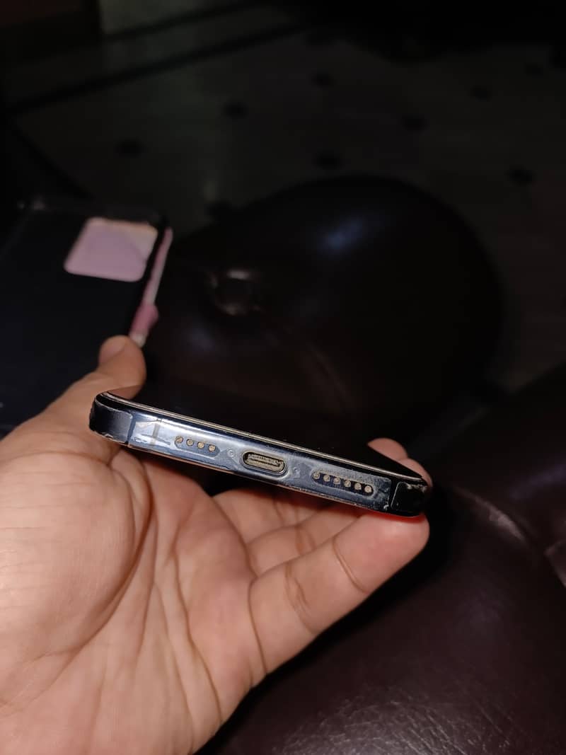 Apple iPhone 15 Pro Max 6