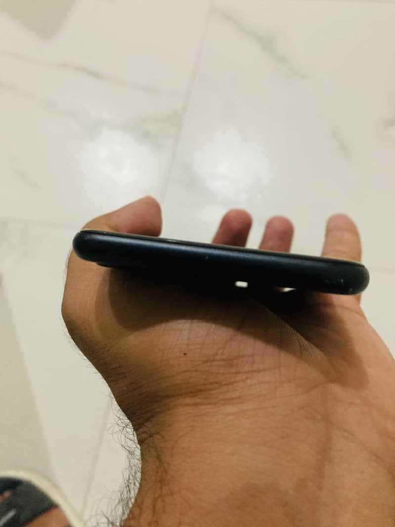 Apple iPhone SE 3rd generation 1