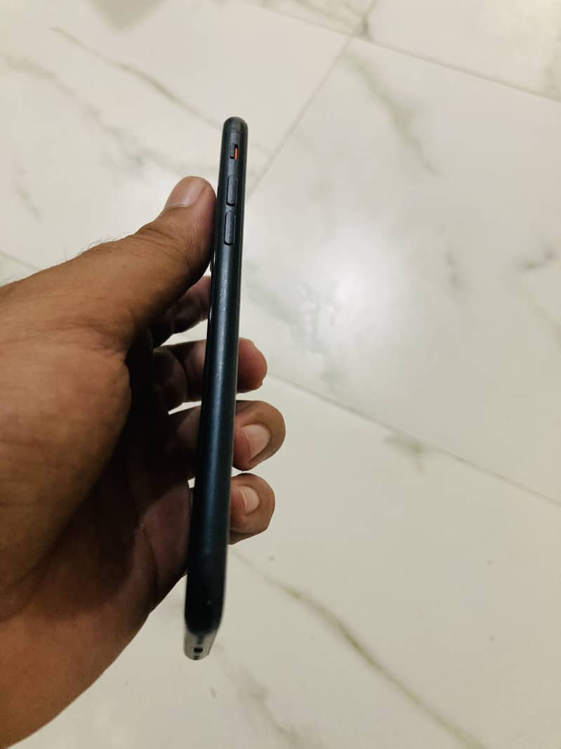 Apple iPhone SE 3rd generation 4