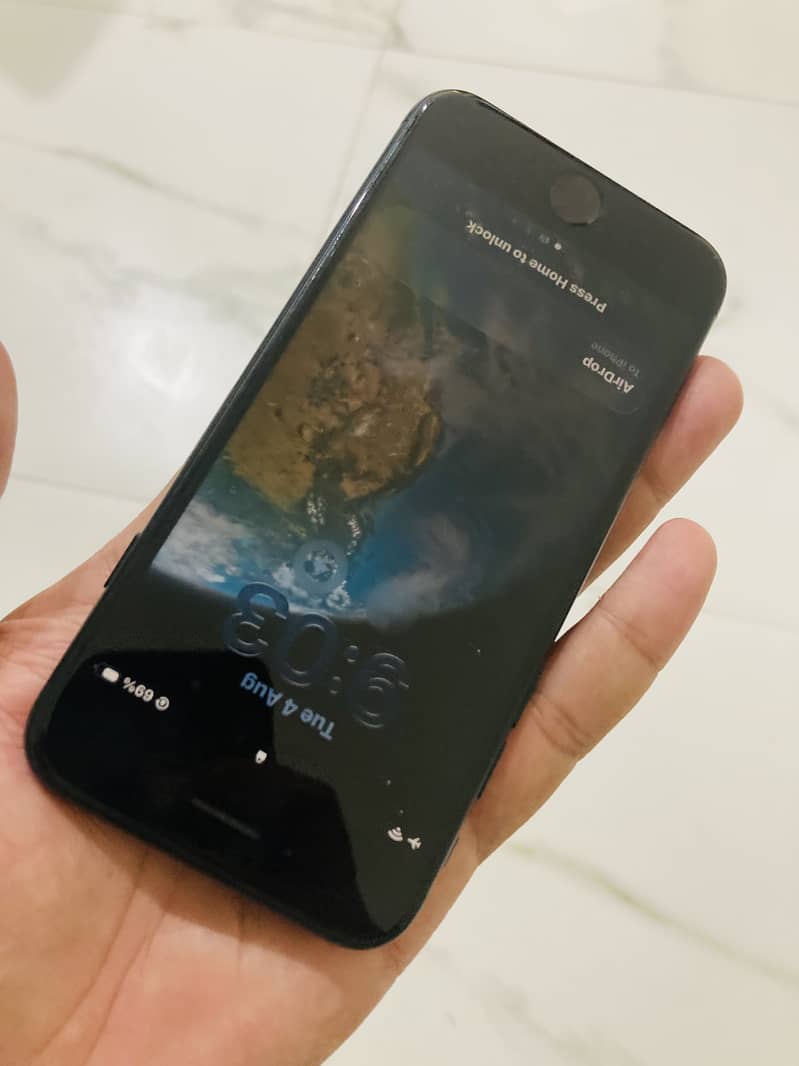 Apple iPhone SE 3rd generation 6