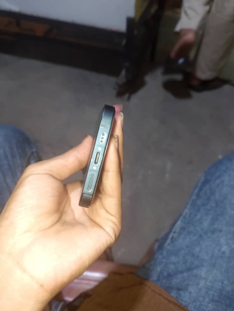 Apple iPhone 13 2