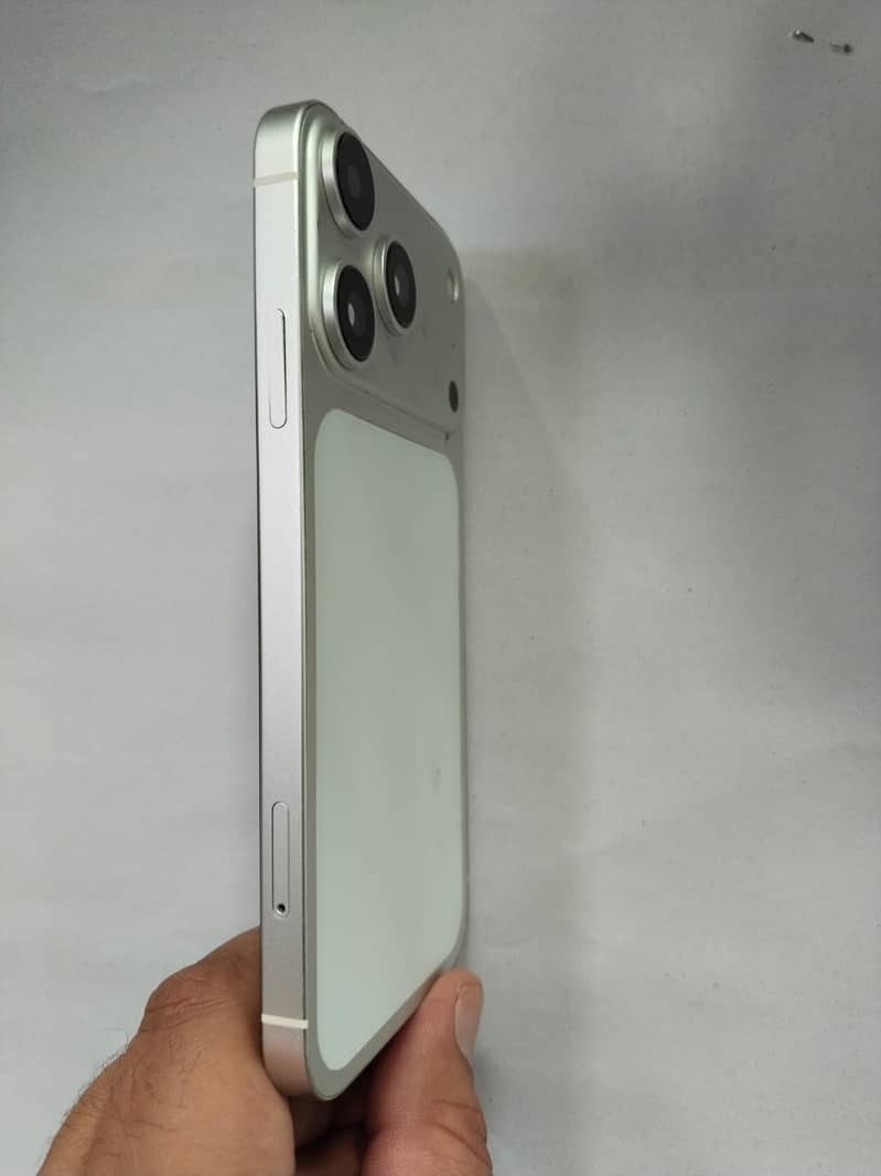 Apple iPhone 17 Pro 6