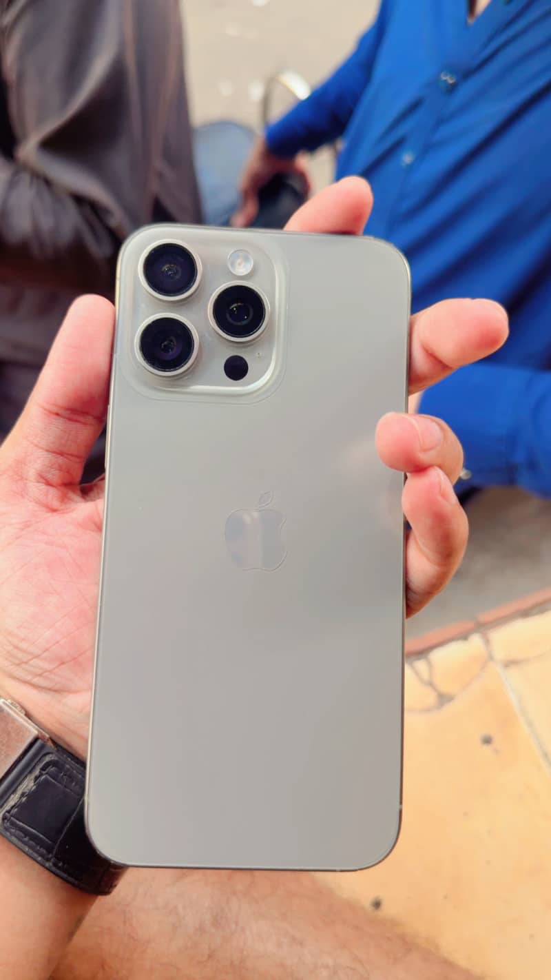 Apple iPhone 15 Pro Max 2
