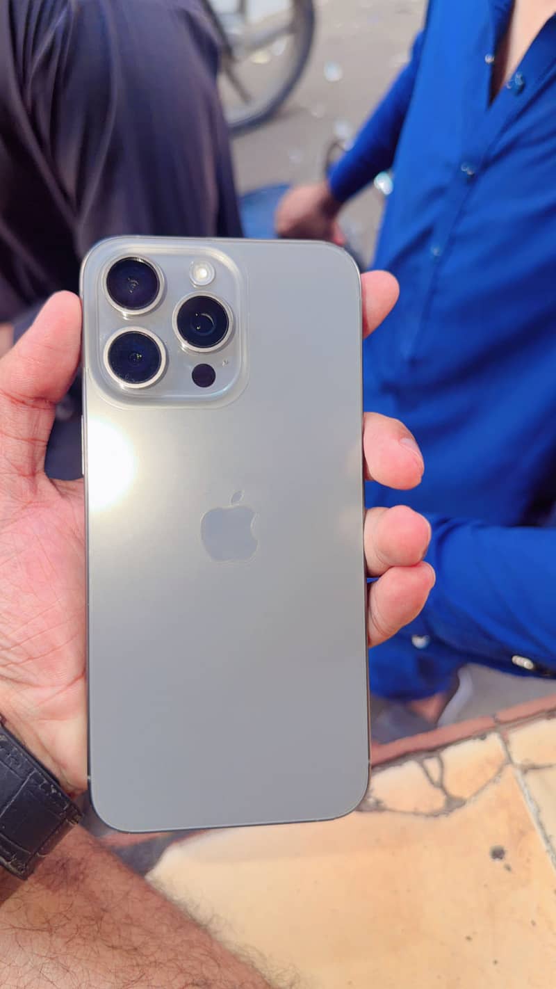 Apple iPhone 15 Pro Max 3