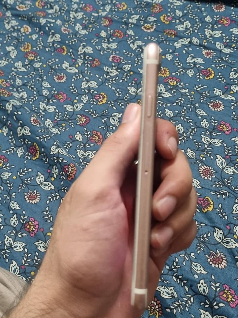 Apple iPhone 7 2