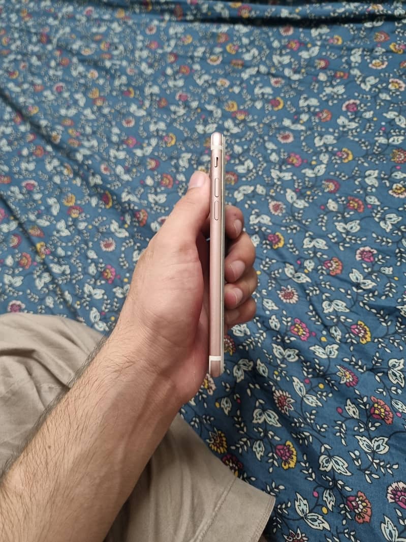 Apple iPhone 7 4