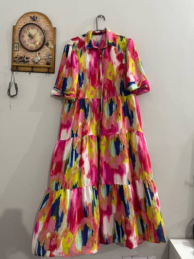 3 long dresses new medium sixe only serious buyer massage