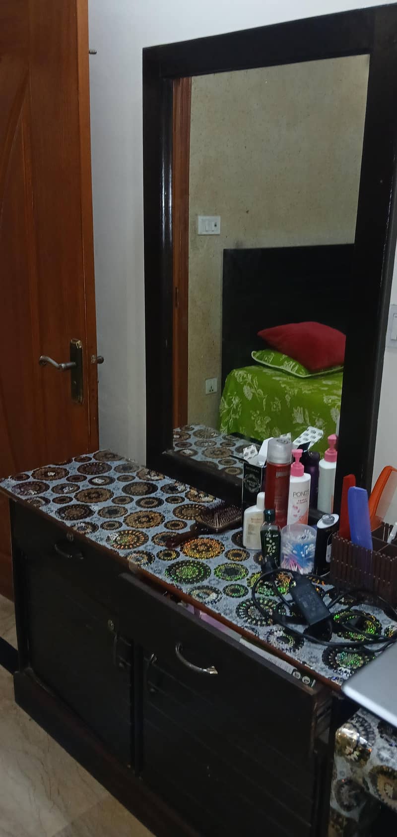 double bed  + side table, dressing+ iron stand 4