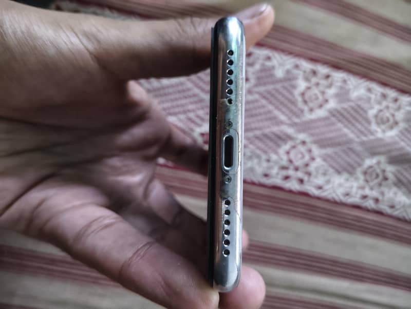 Apple iPhone X 3