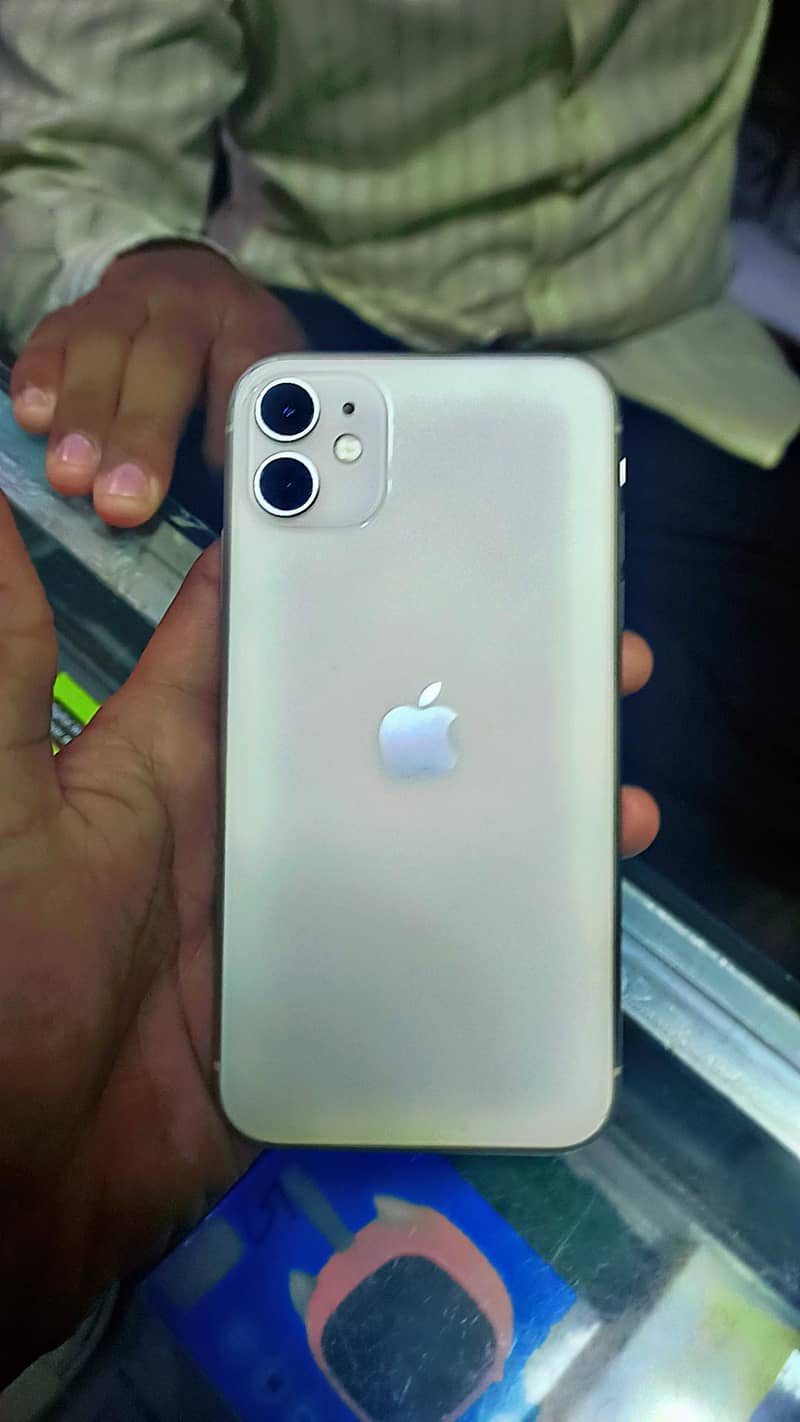 Apple iPhone 11 3