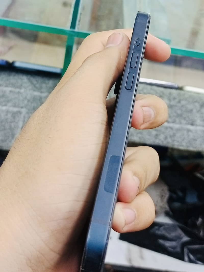 Apple iPhone 14 3