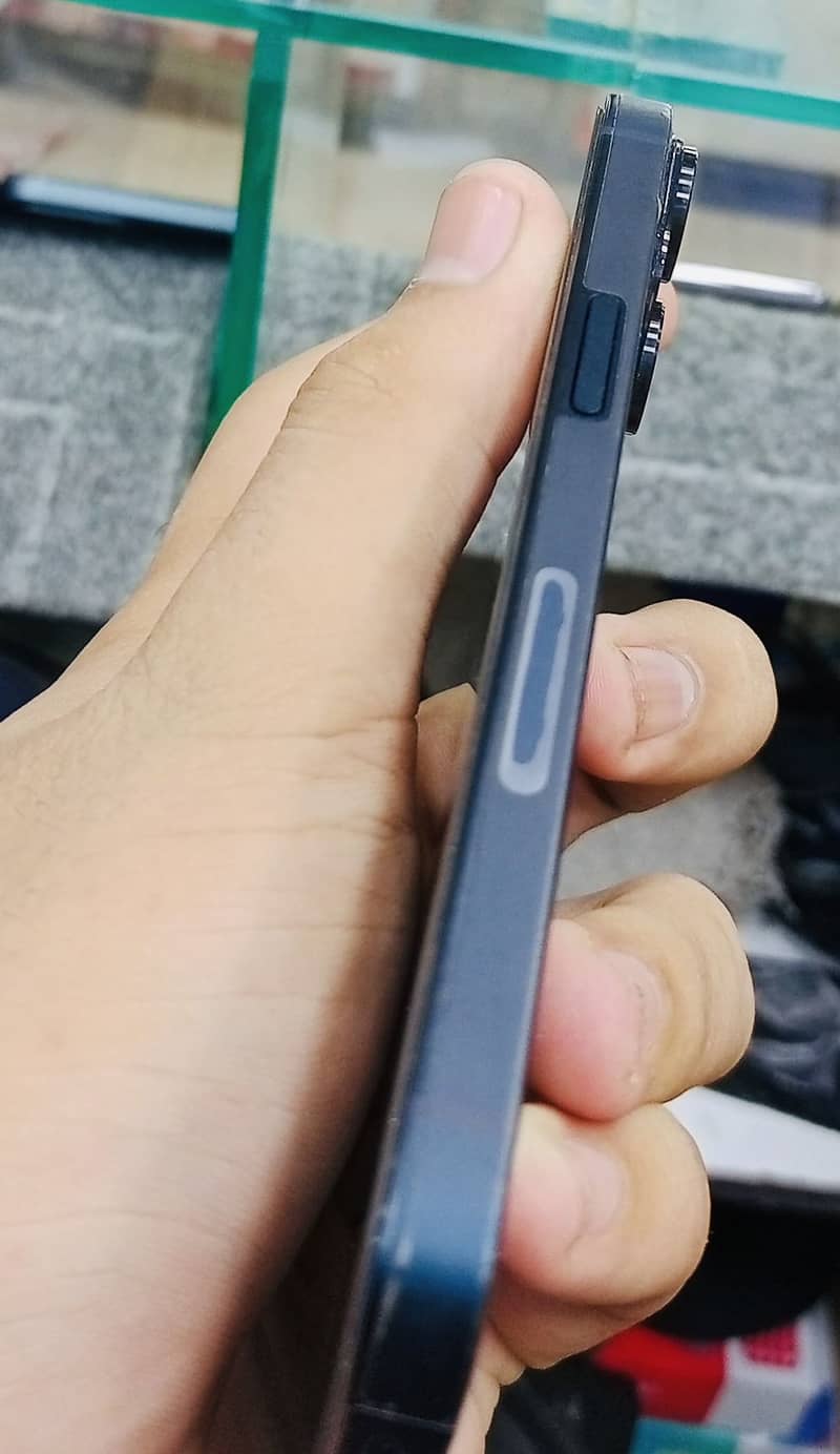 Apple iPhone 14 4