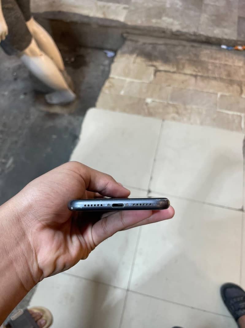 Apple iPhone 11 3