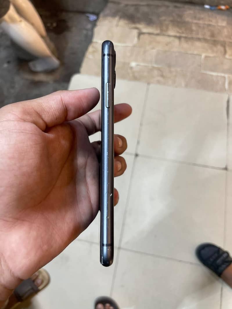 Apple iPhone 11 5