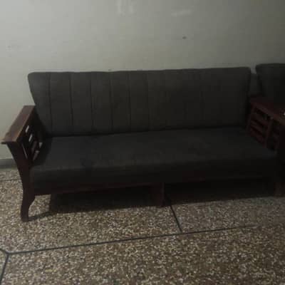 total 5 seater sofa with table with 2 dices