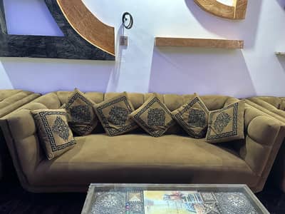 5 Seater Sofa 2 side Table and 1 Mind table New condition