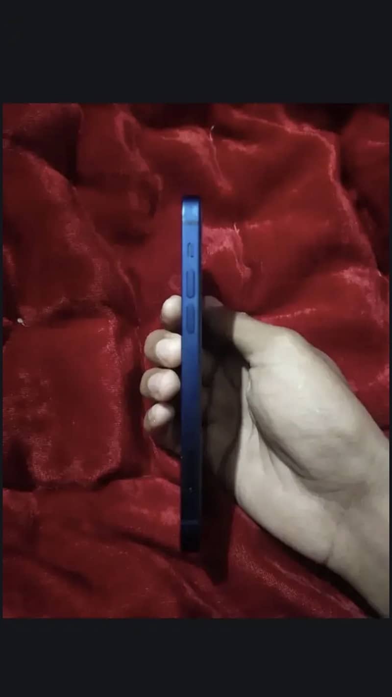 Apple iPhone 12 4