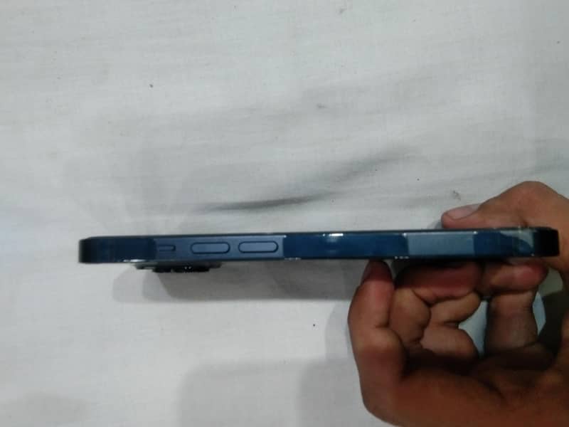 Apple iPhone 14 3