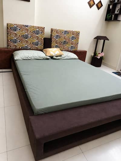 queen bed with mattress