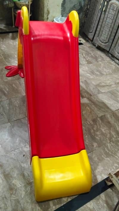 3 Steps Slides for Ur kids in Red and yellow colour