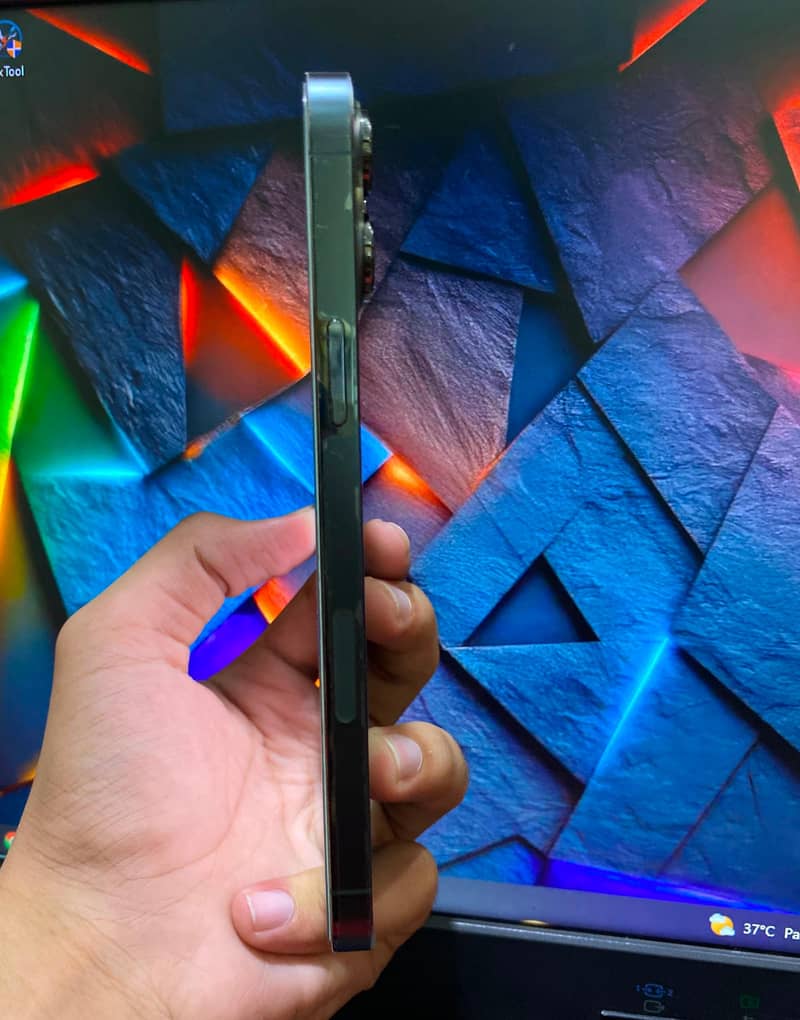 Apple iPhone 13 Pro Max 1