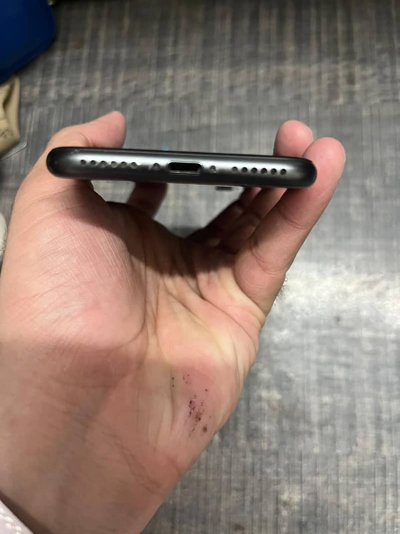 Apple iPhone 8 4